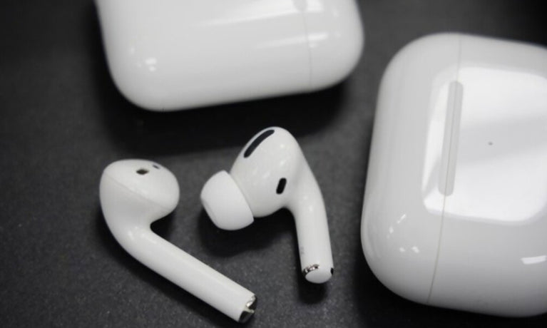 Comment connecter 2 AirPods différents à 1 seul boîtier ?