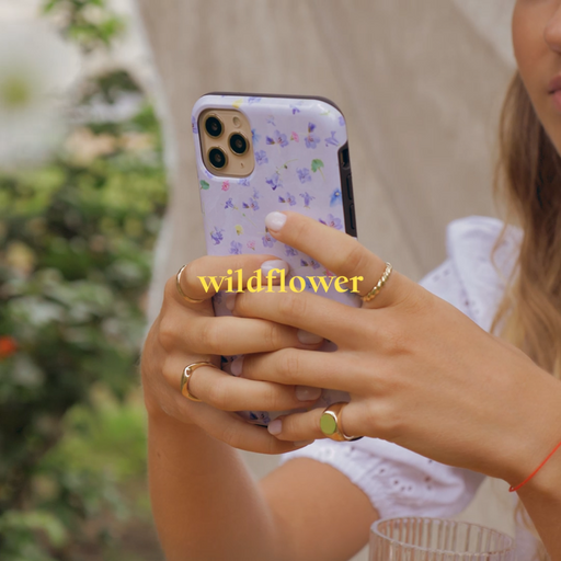 Wildflower COQUE POUR IPHONE 14 PRO MAX en Fruit Tart | REVOLVE